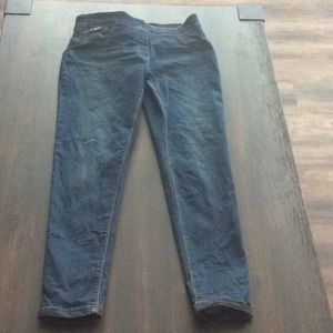 Women’s elastic waist jeans